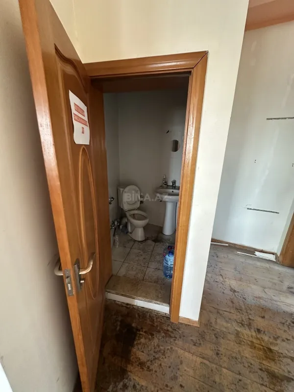 Satılır obyekt 818 m²