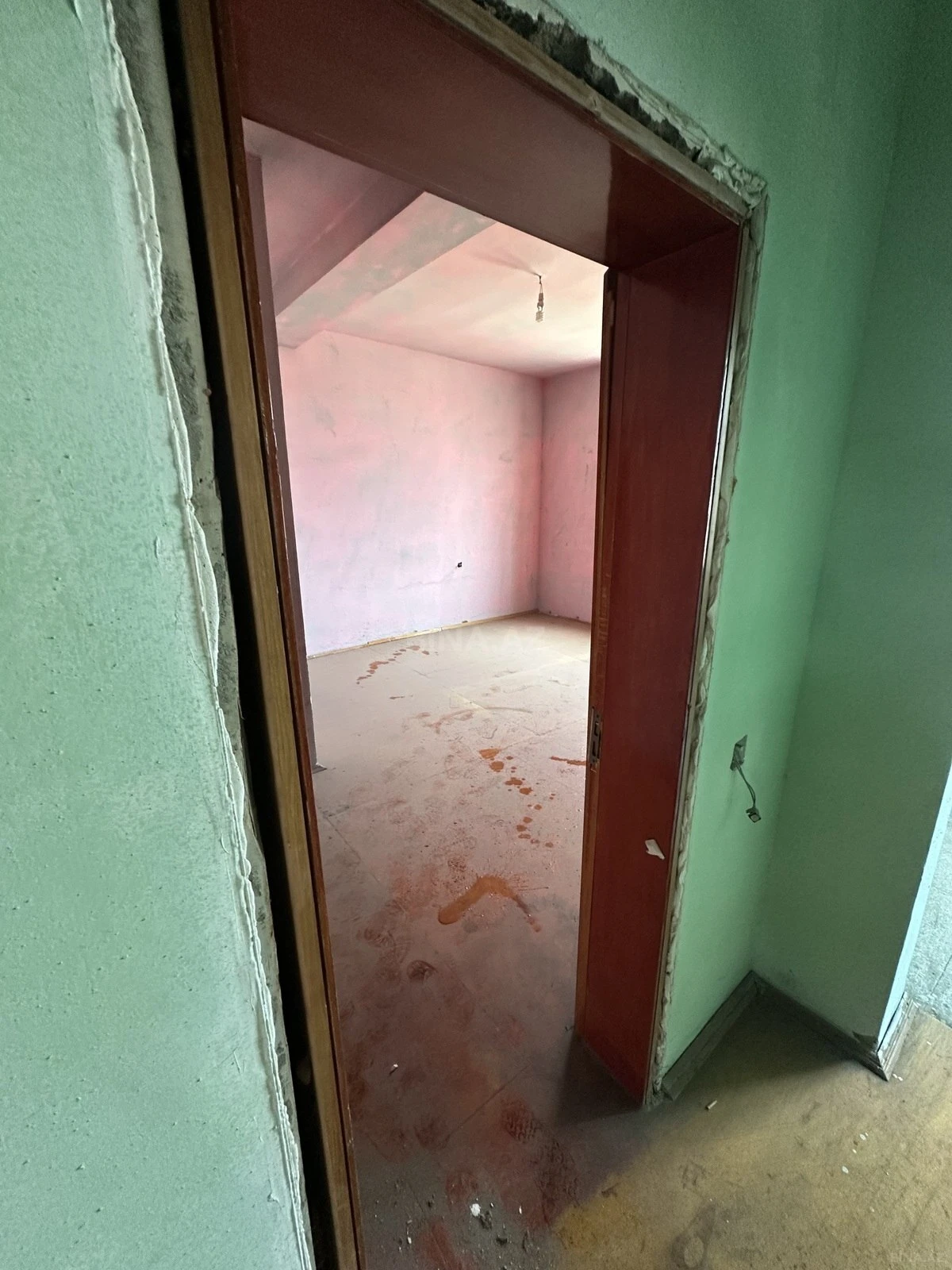 Satılır obyekt 818 m²