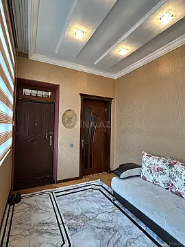 Satılır 6 otaqlı həyət evi 520 m²