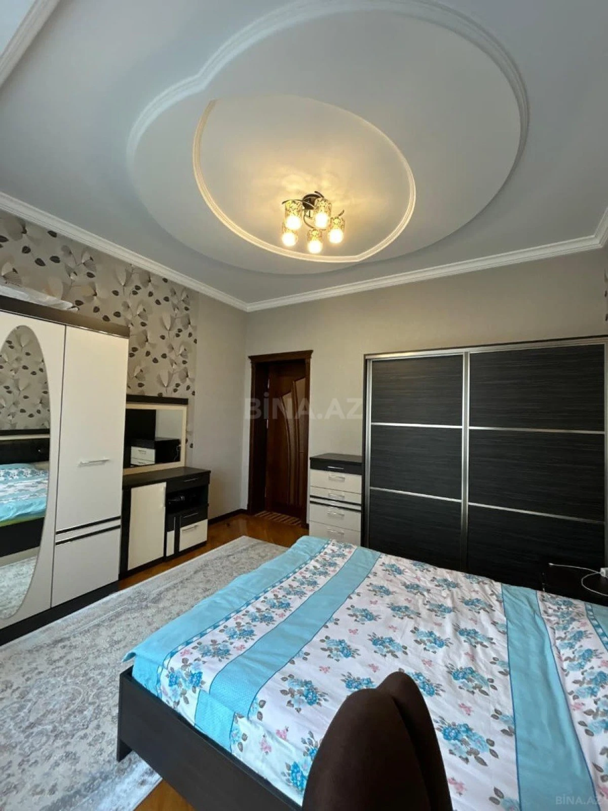 Satılır 6 otaqlı həyət evi 520 m²