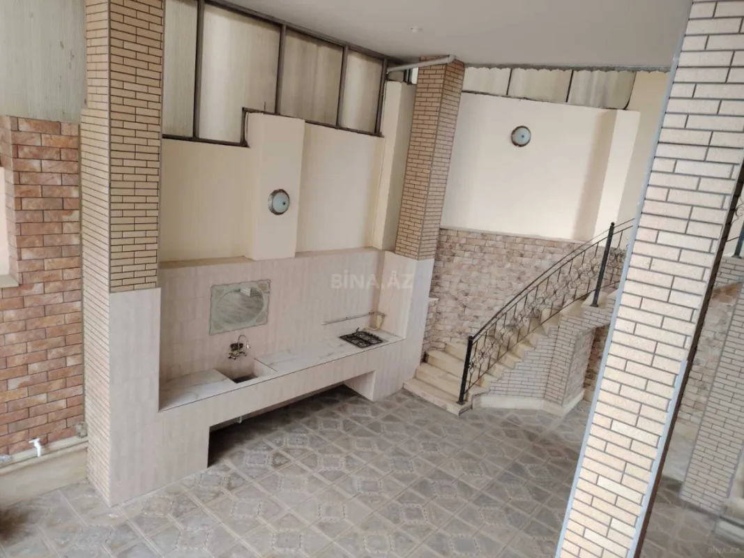 Satılır 6 otaqlı həyət evi 520 m²