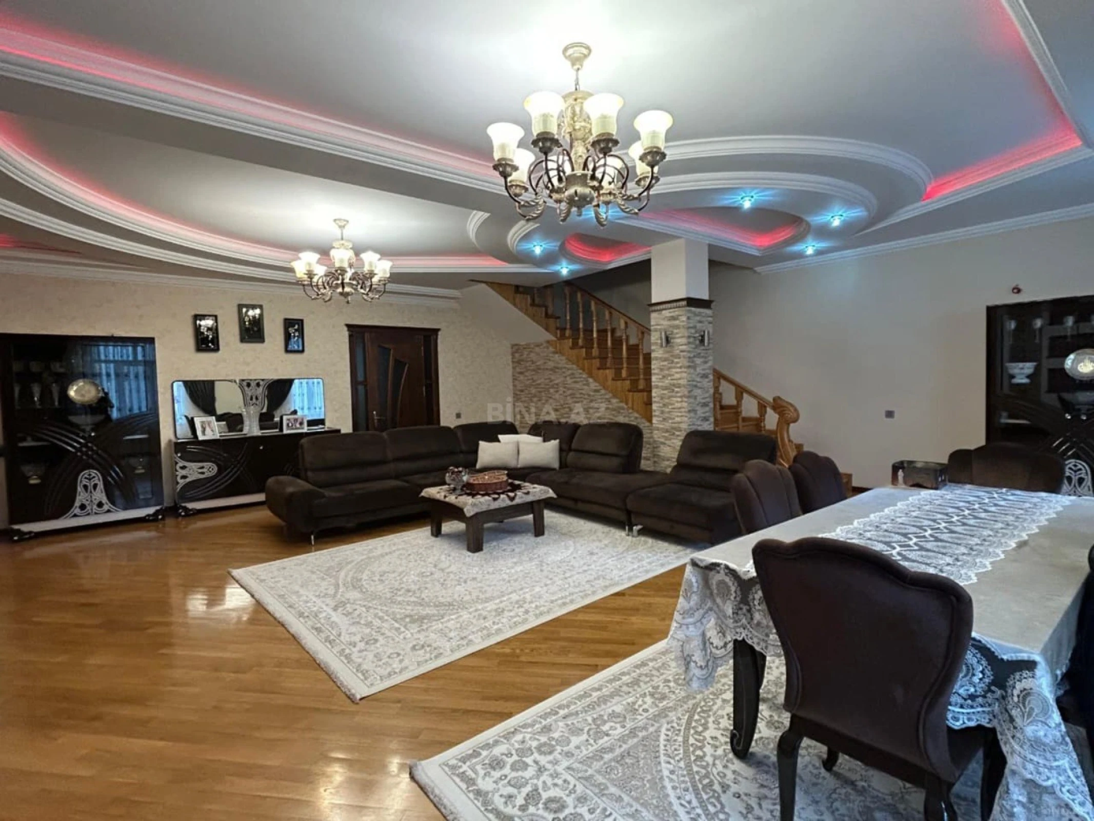 Satılır 6 otaqlı həyət evi 520 m²