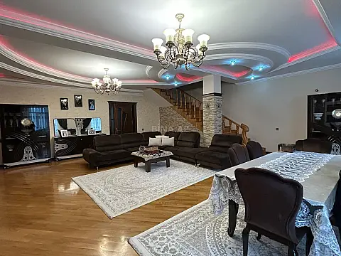 Satılır 6 otaqlı həyət evi 520 m²