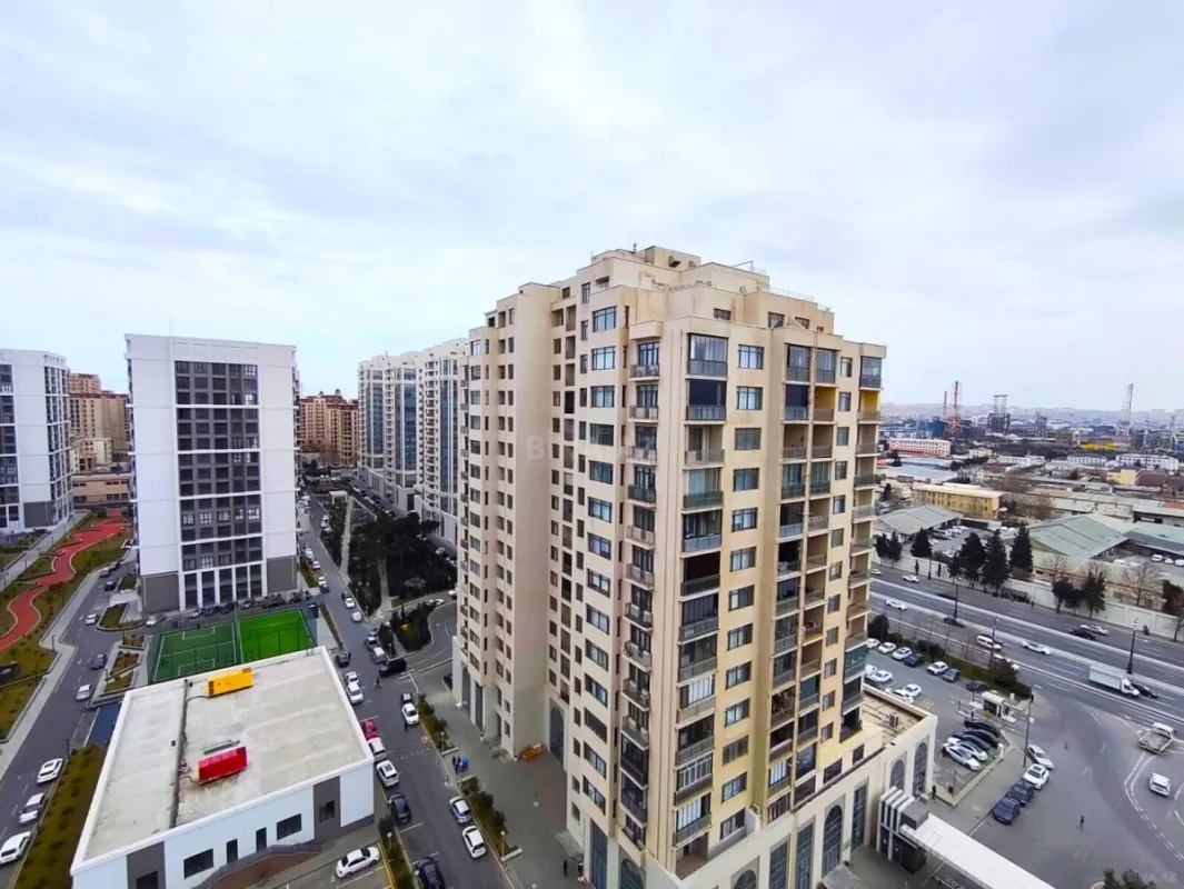 Kirayə verilir 4 otaqlı mənzil 130 m²