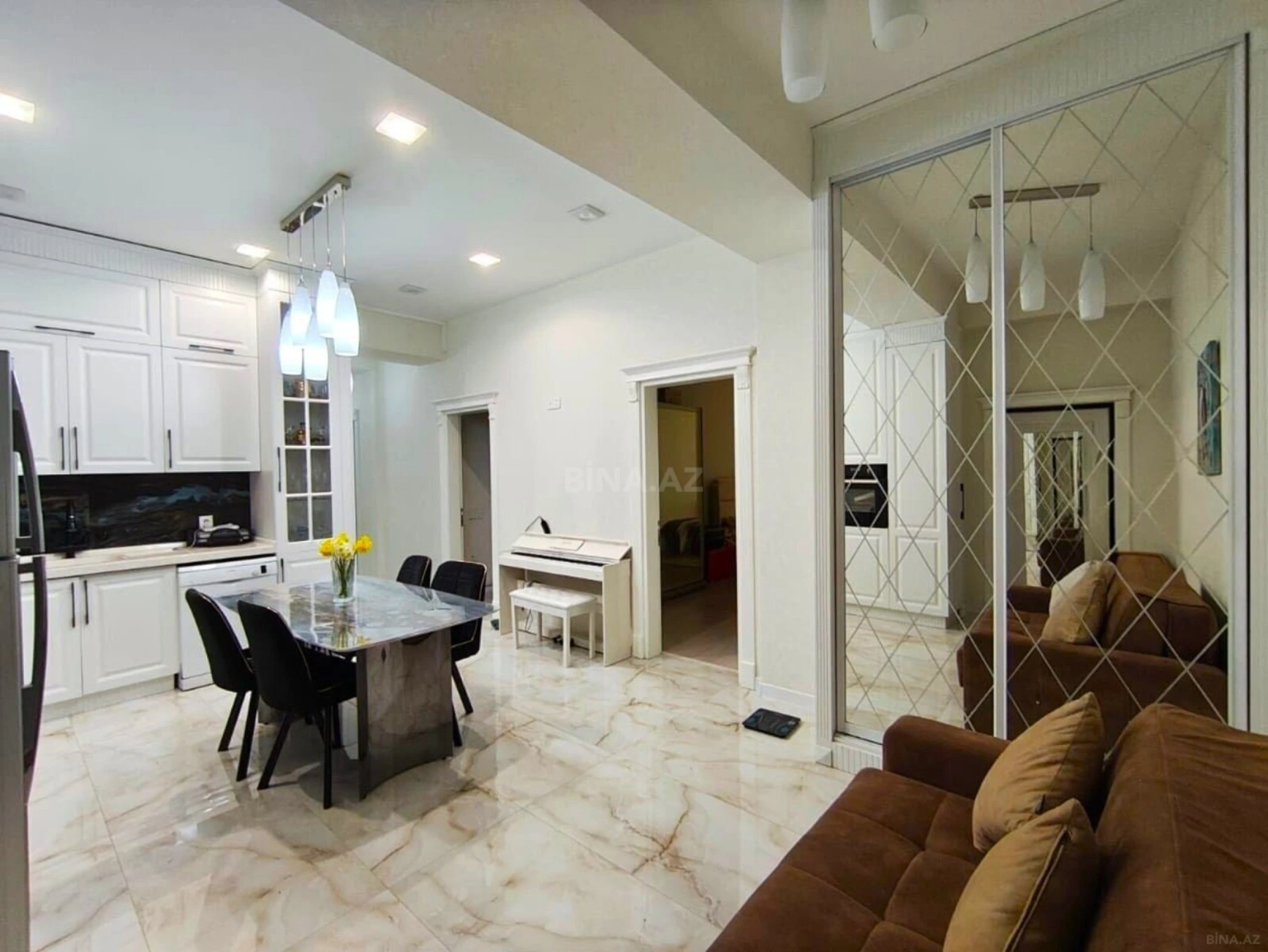 Kirayə verilir 4 otaqlı mənzil 130 m²