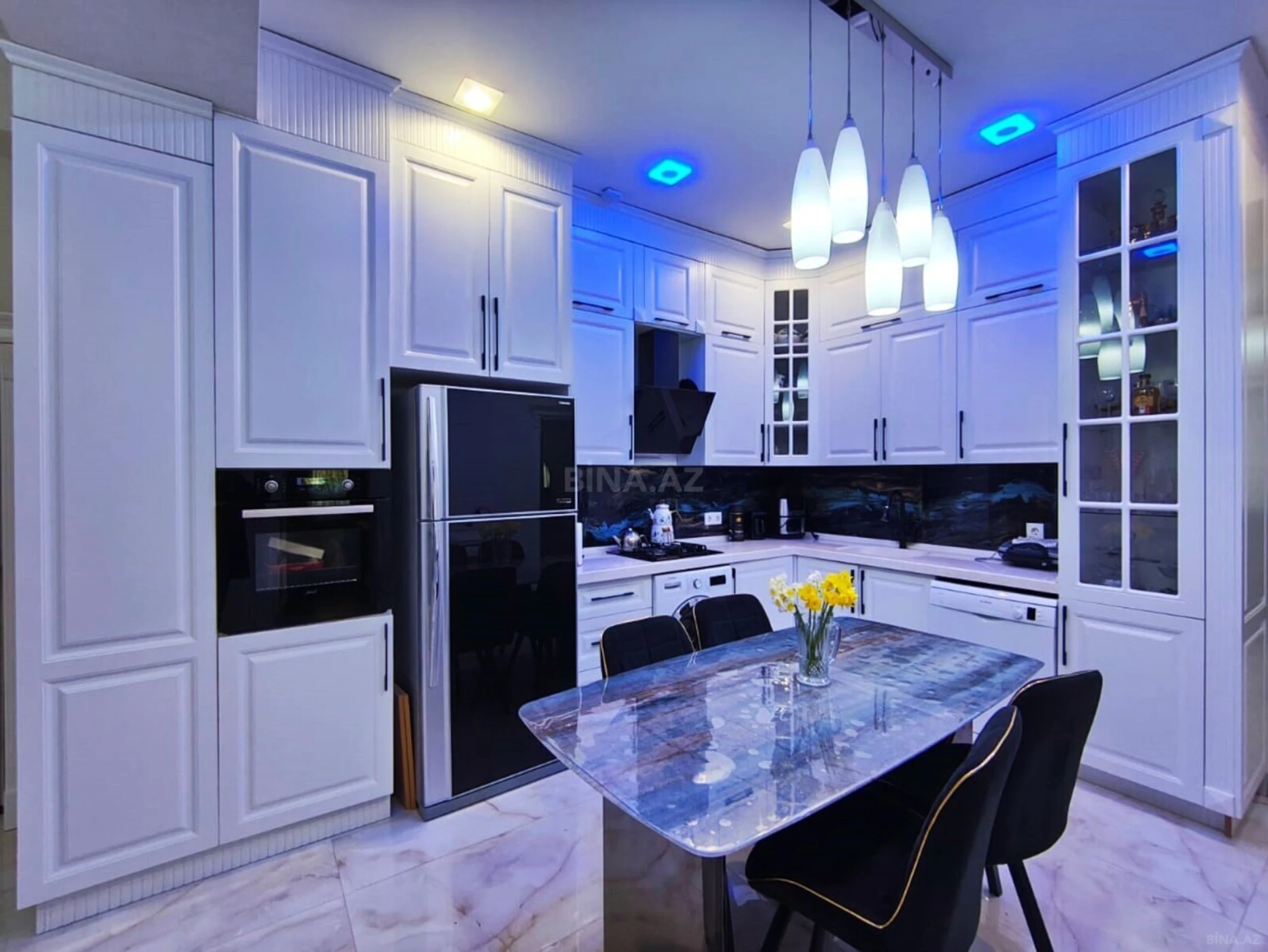 Kirayə verilir 4 otaqlı mənzil 130 m²