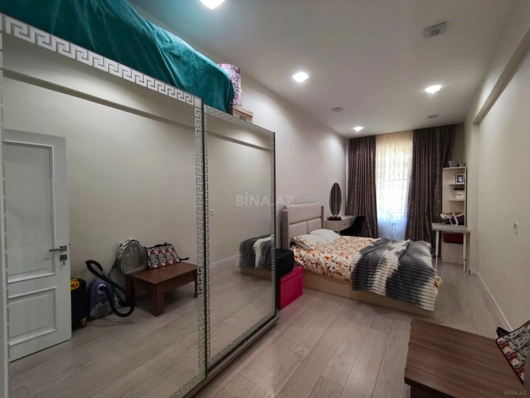 Kirayə verilir 4 otaqlı mənzil 130 m²