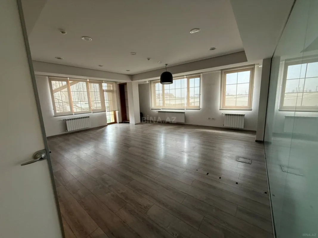 Kirayə verilir 11 otaqlı ofis 490 m²