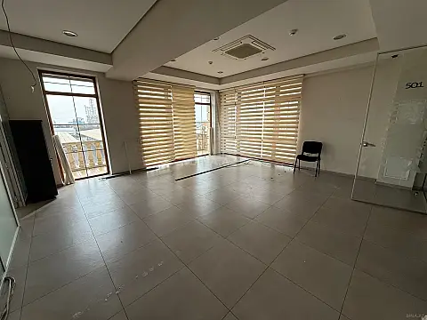 Kirayə verilir 11 otaqlı ofis 490 m²