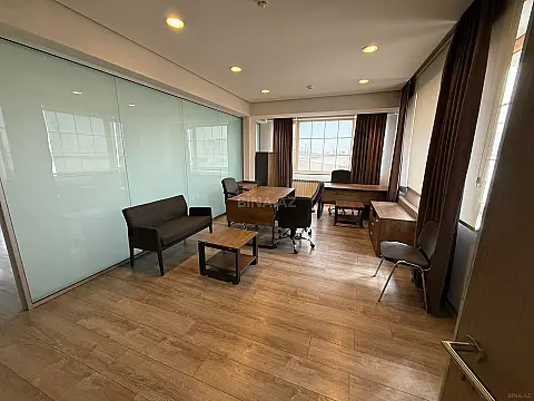 Kirayə verilir 11 otaqlı ofis 490 m² — Bakı 11 otaq 490.00 m²