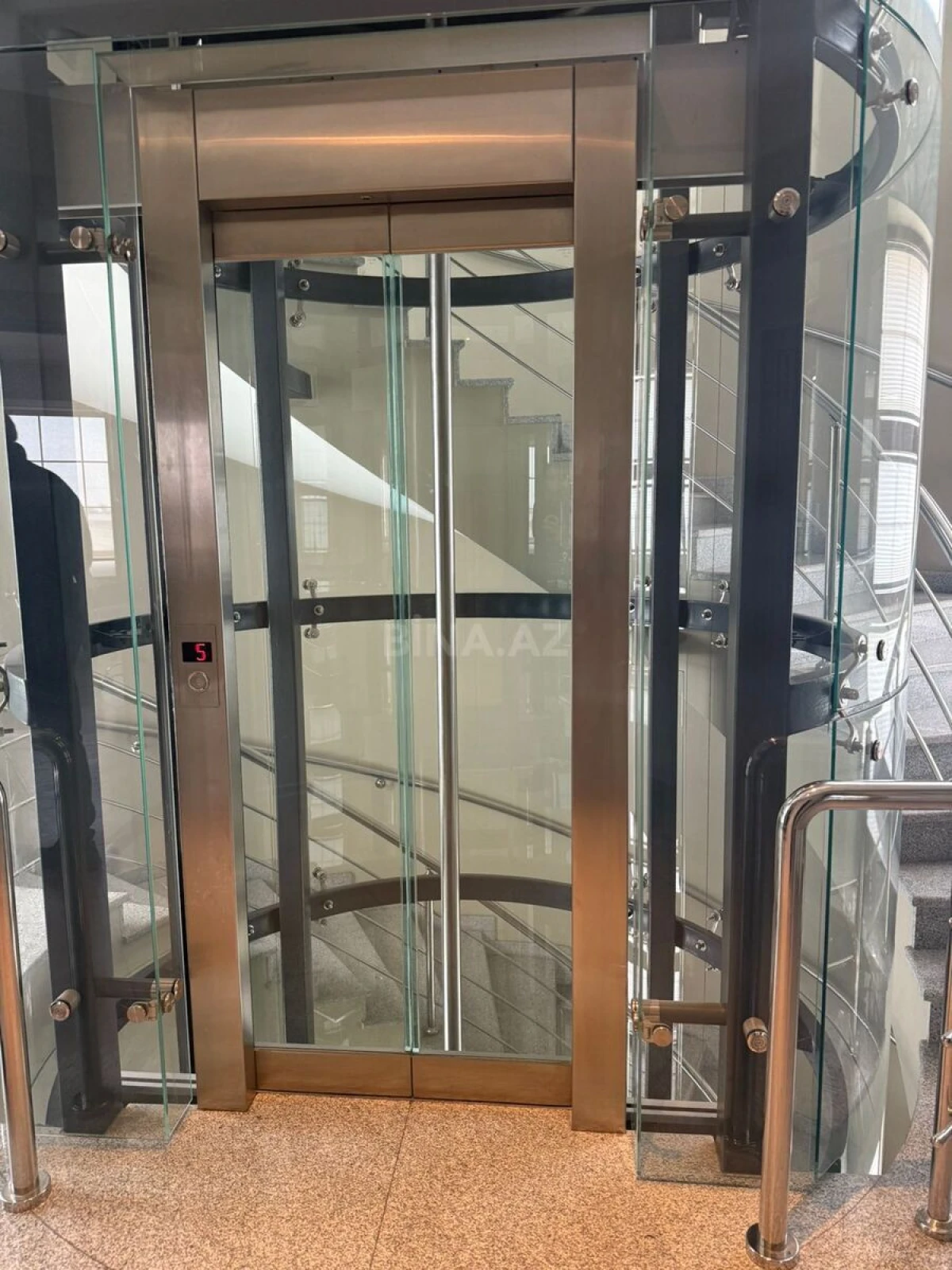 Kirayə verilir 11 otaqlı ofis 490 m²