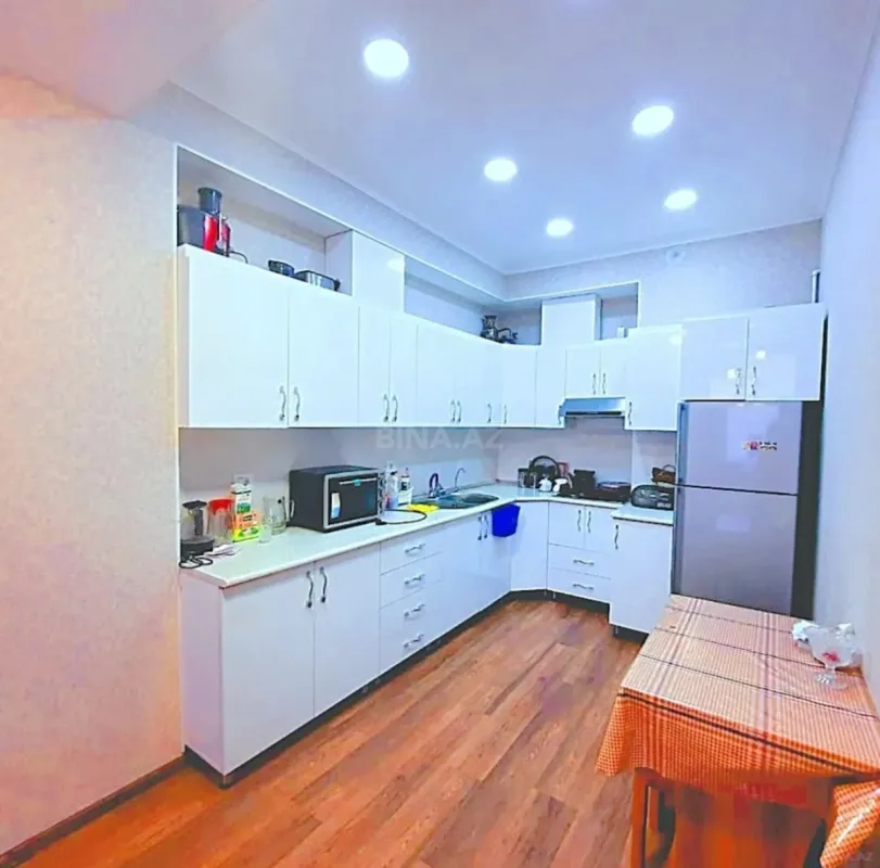 Kirayə verilir 3 otaqlı mənzil 105 m²