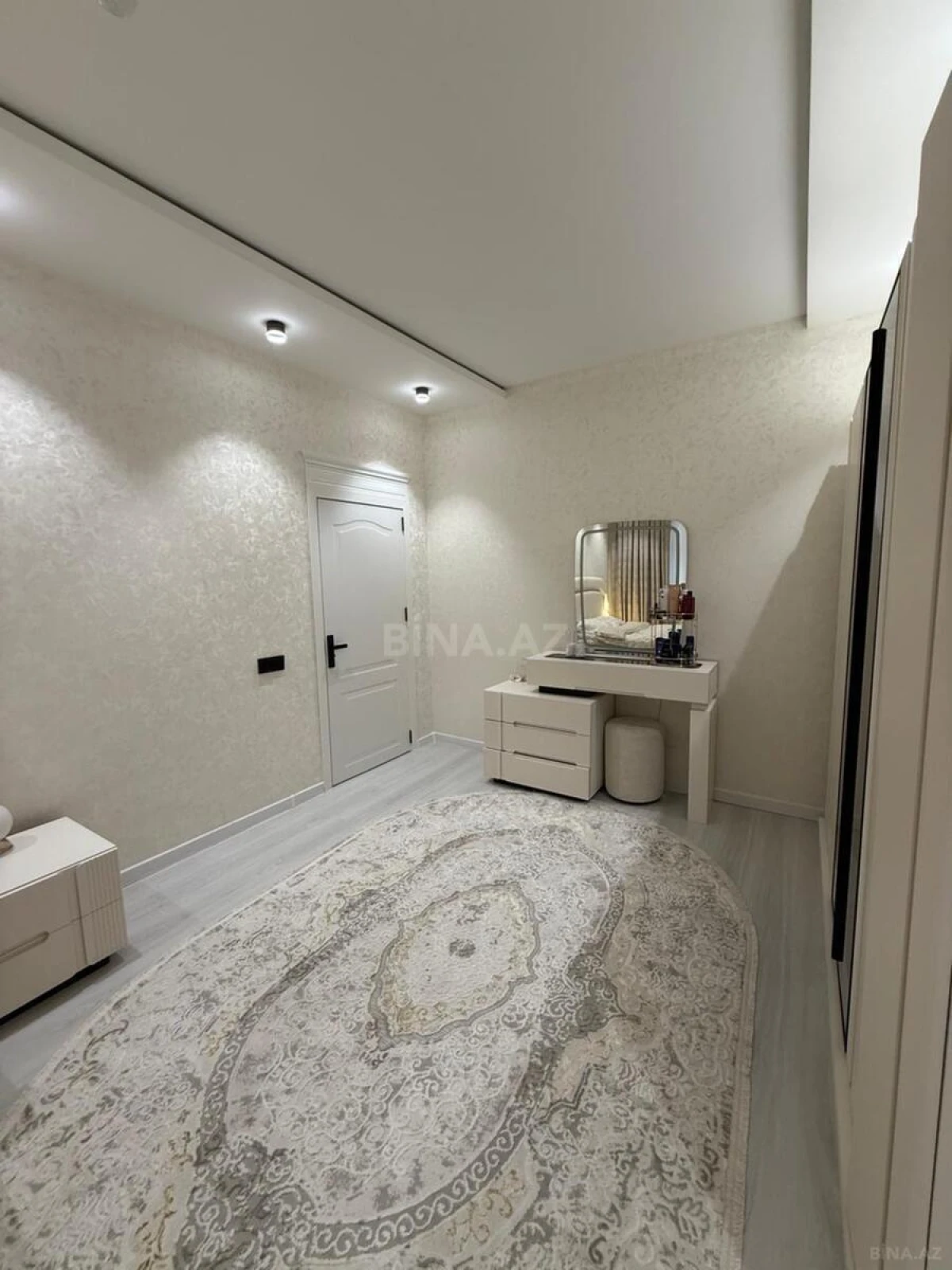 Satılır 2 otaqlı mənzil 70 m²