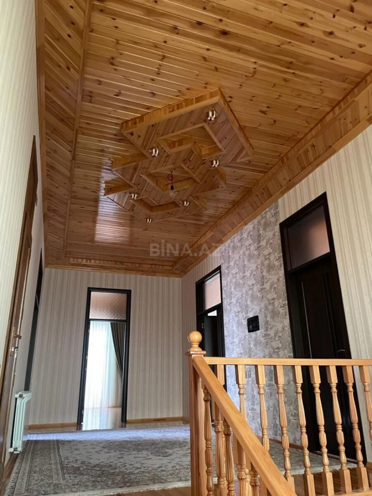 Satılır 10 otaqlı həyət evi 425 m²