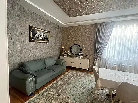 Satılır 10 otaqlı həyət evi 425 m²