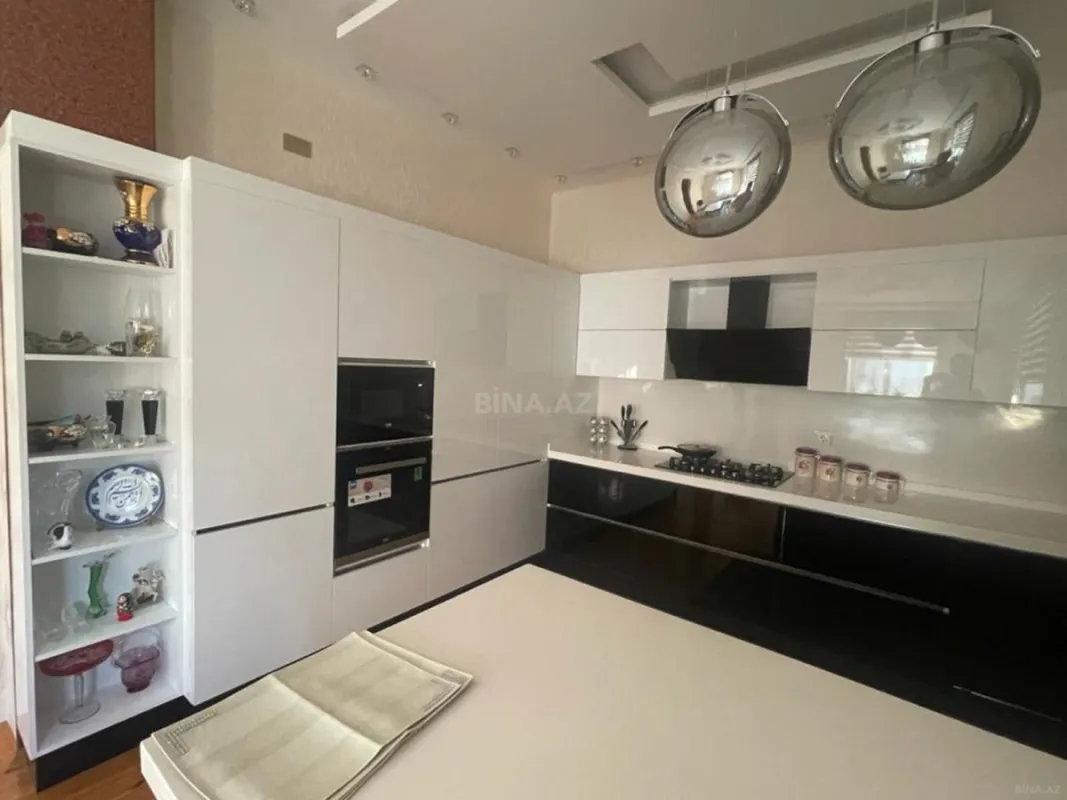 Satılır 10 otaqlı həyət evi 425 m²