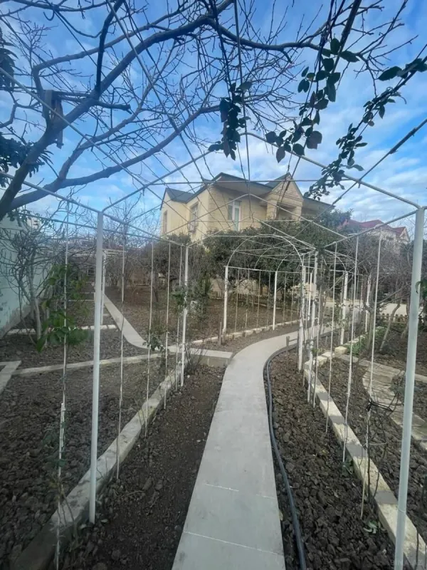 Satılır 10 otaqlı həyət evi 425 m²