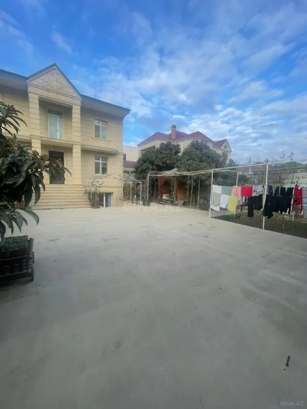 Satılır 10 otaqlı həyət evi 425 m²