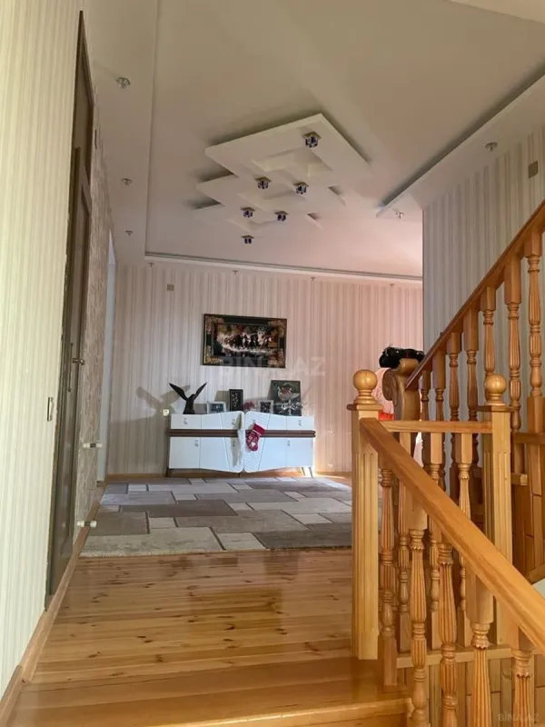 Satılır 10 otaqlı həyət evi 425 m²