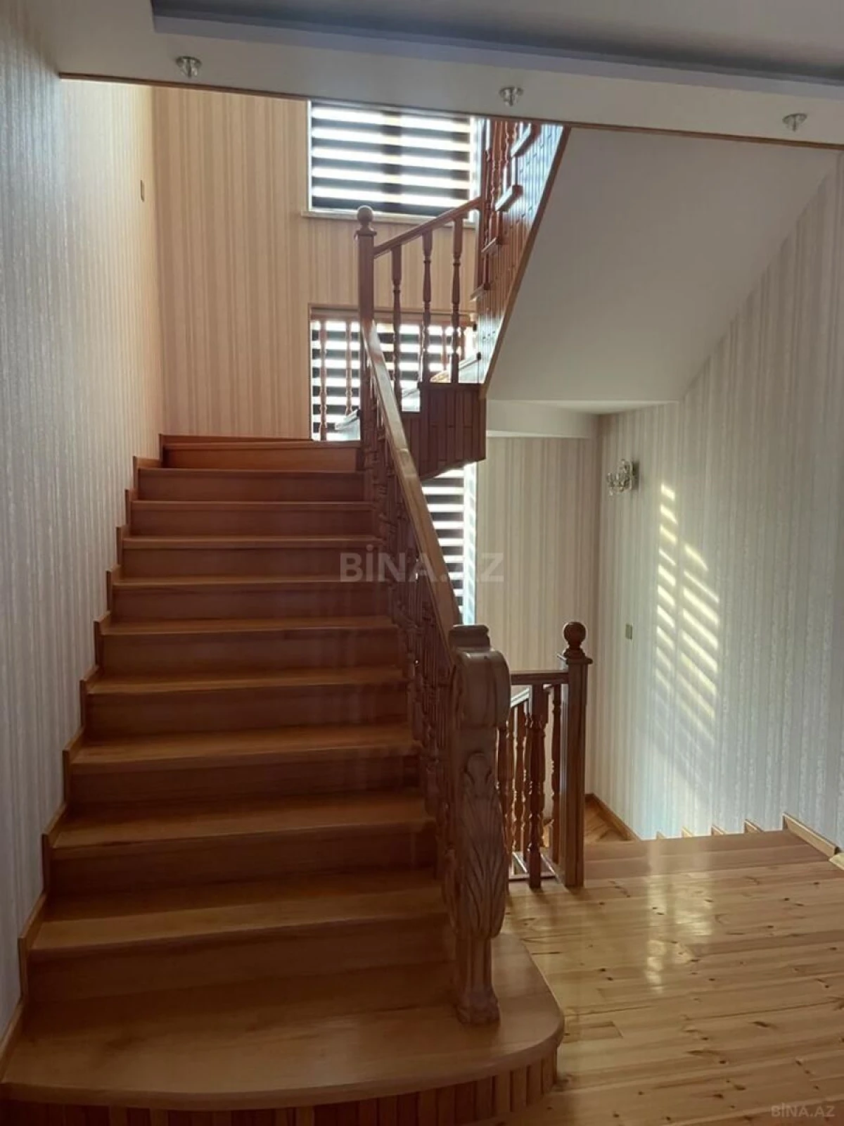 Satılır 10 otaqlı həyət evi 425 m²