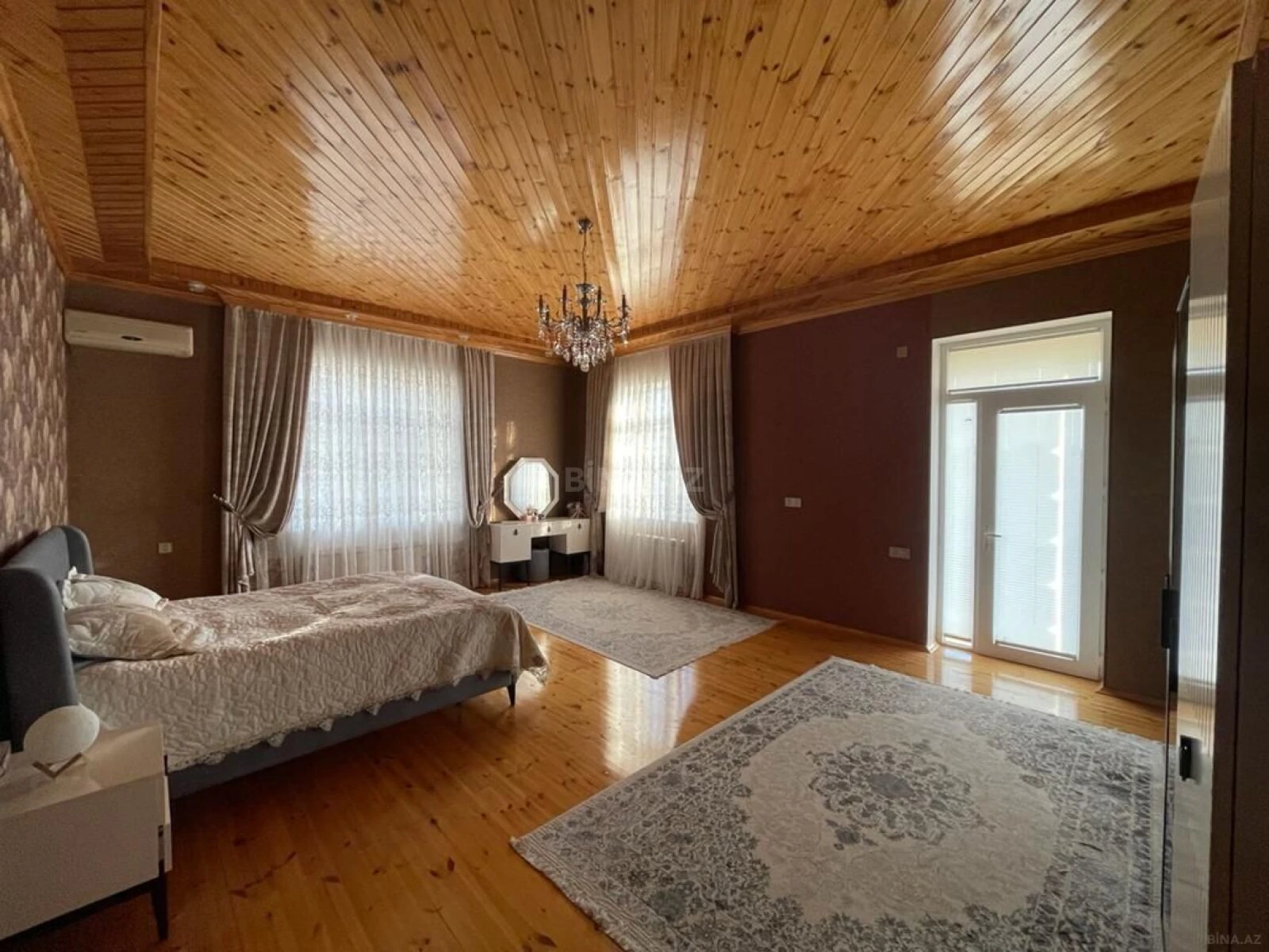 Satılır 10 otaqlı həyət evi 425 m²