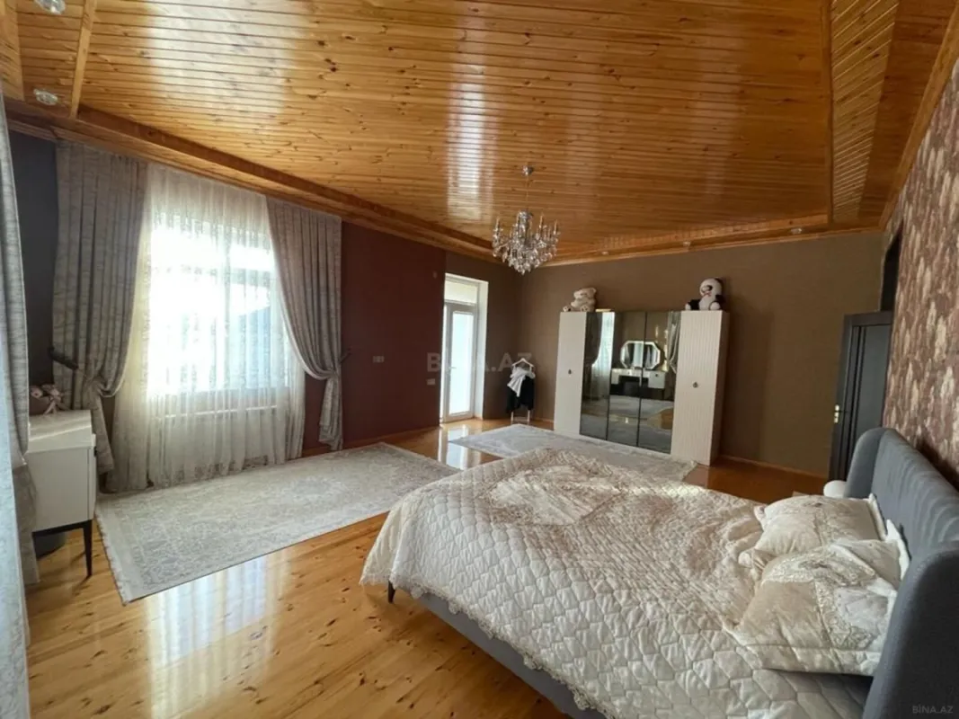Satılır 10 otaqlı həyət evi 425 m²