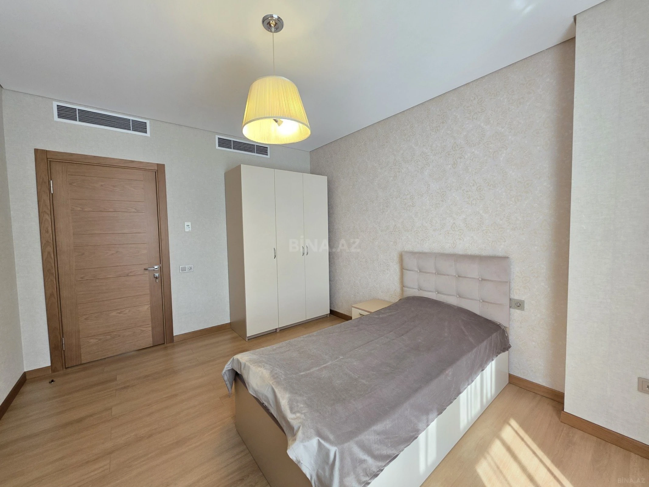 Kirayə verilir 4 otaqlı mənzil 180 m²