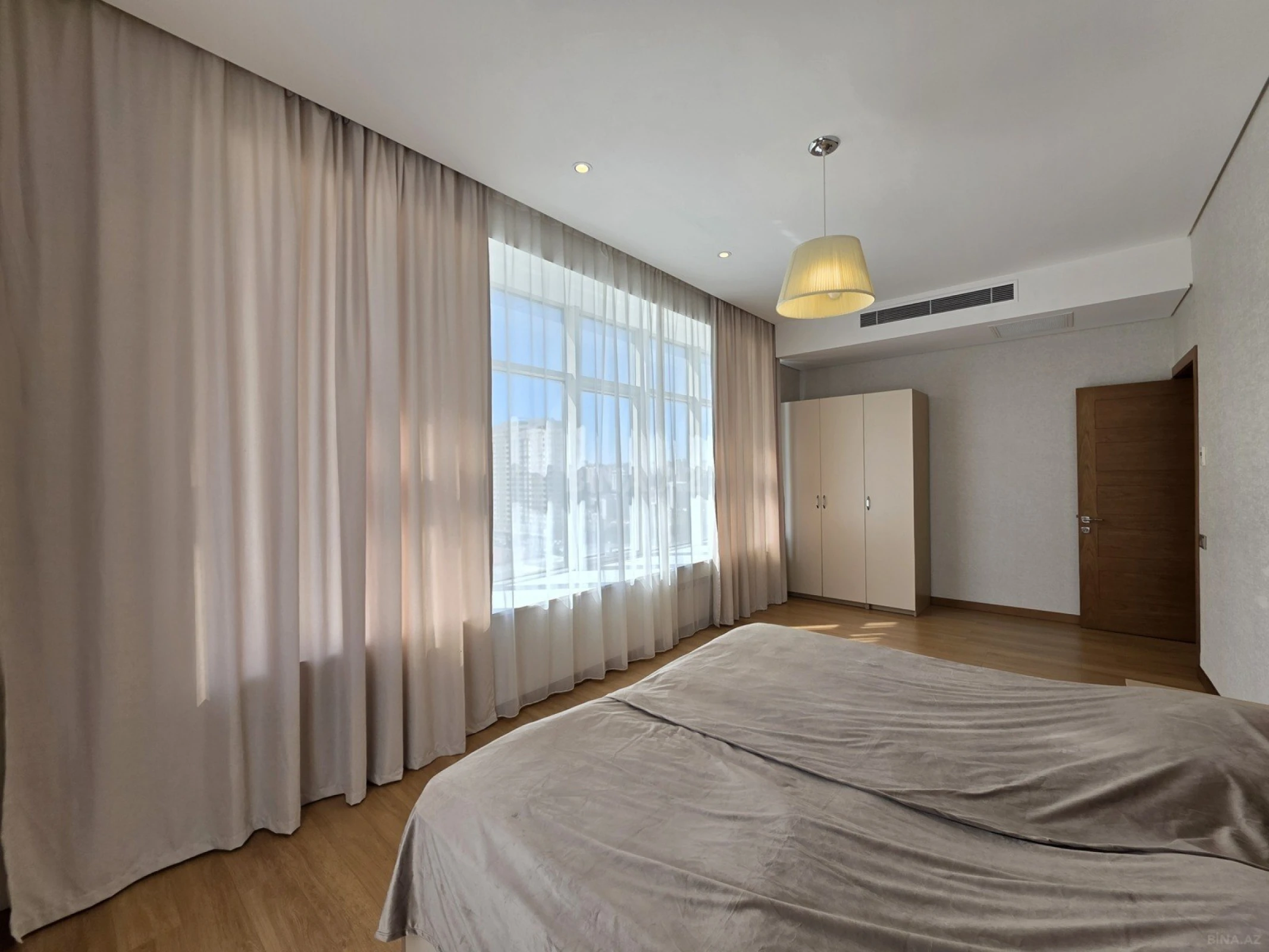 Kirayə verilir 4 otaqlı mənzil 180 m²