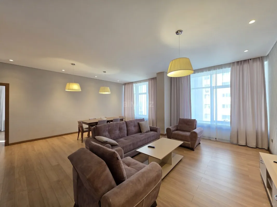 Kirayə verilir 4 otaqlı mənzil 180 m²