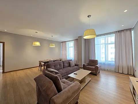 Kirayə verilir 4 otaqlı mənzil 180 m²