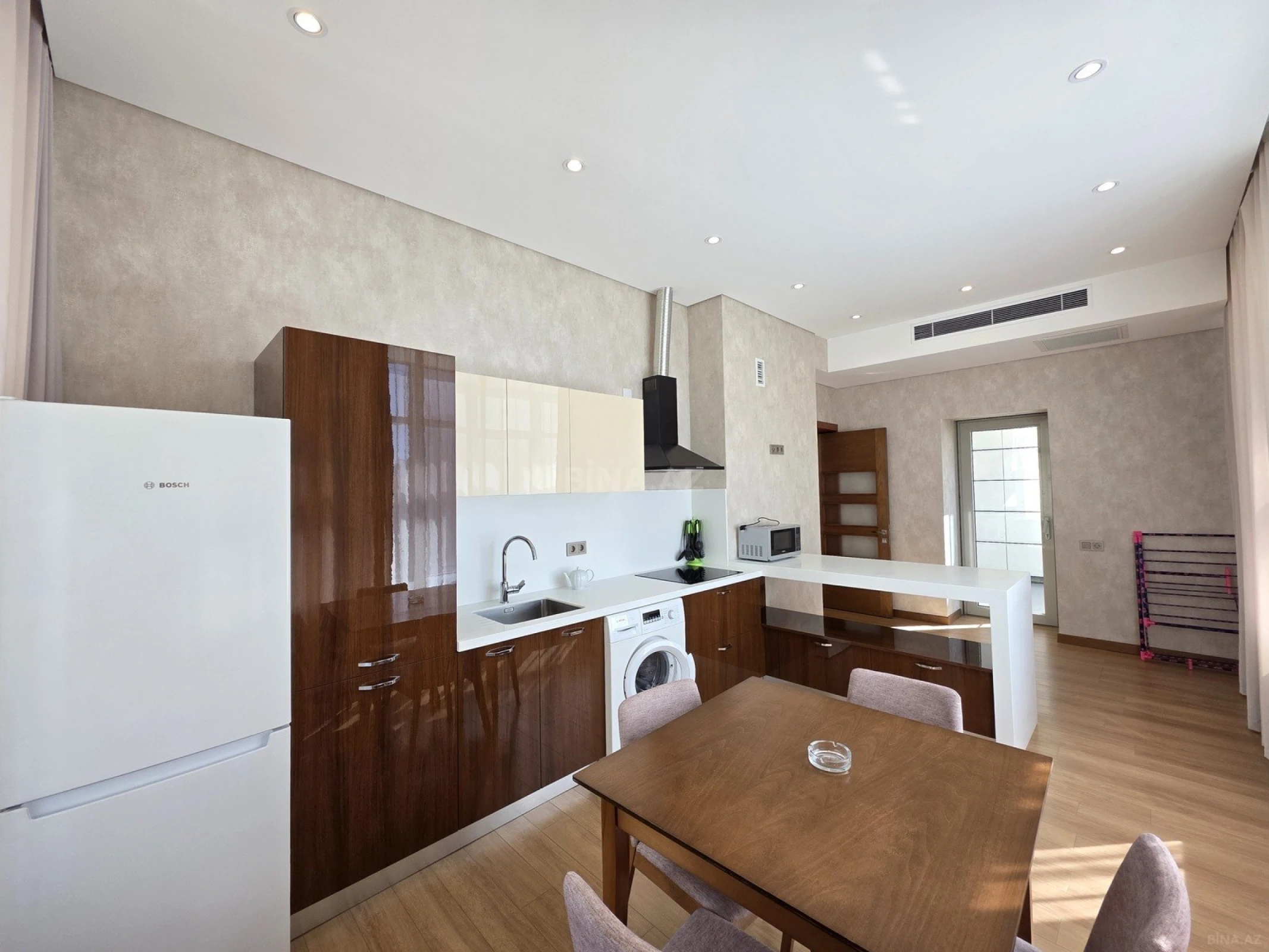 Kirayə verilir 4 otaqlı mənzil 180 m²