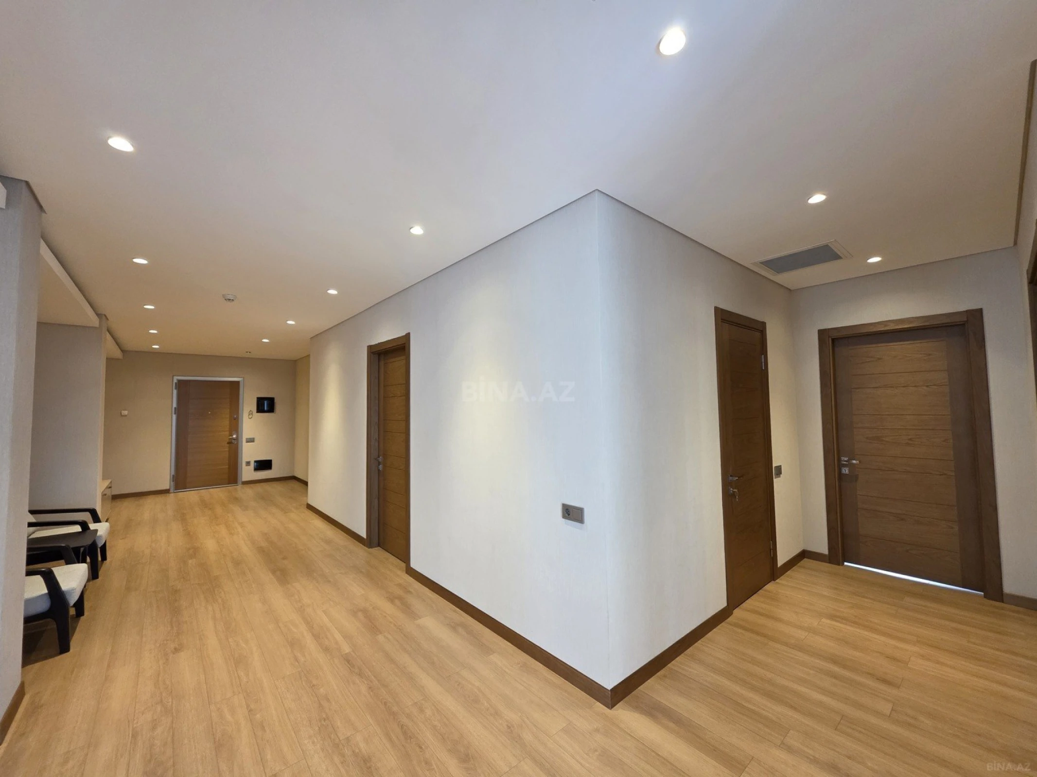 Kirayə verilir 4 otaqlı mənzil 180 m²