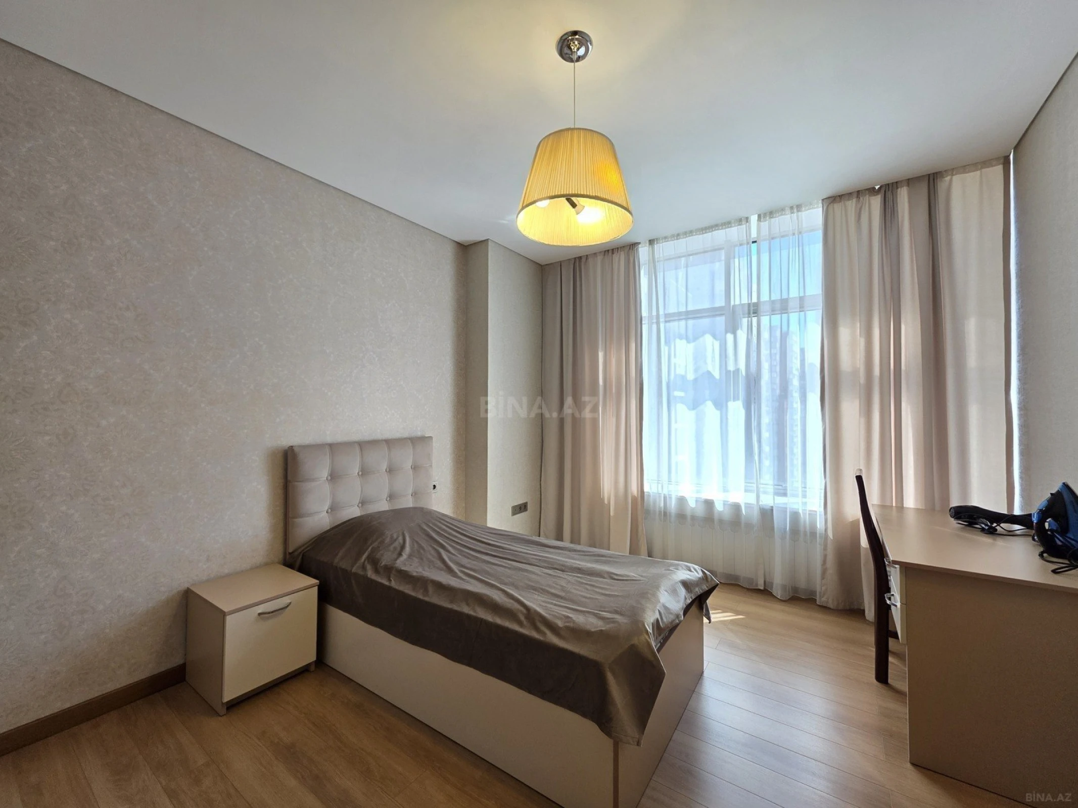 Kirayə verilir 4 otaqlı mənzil 180 m²