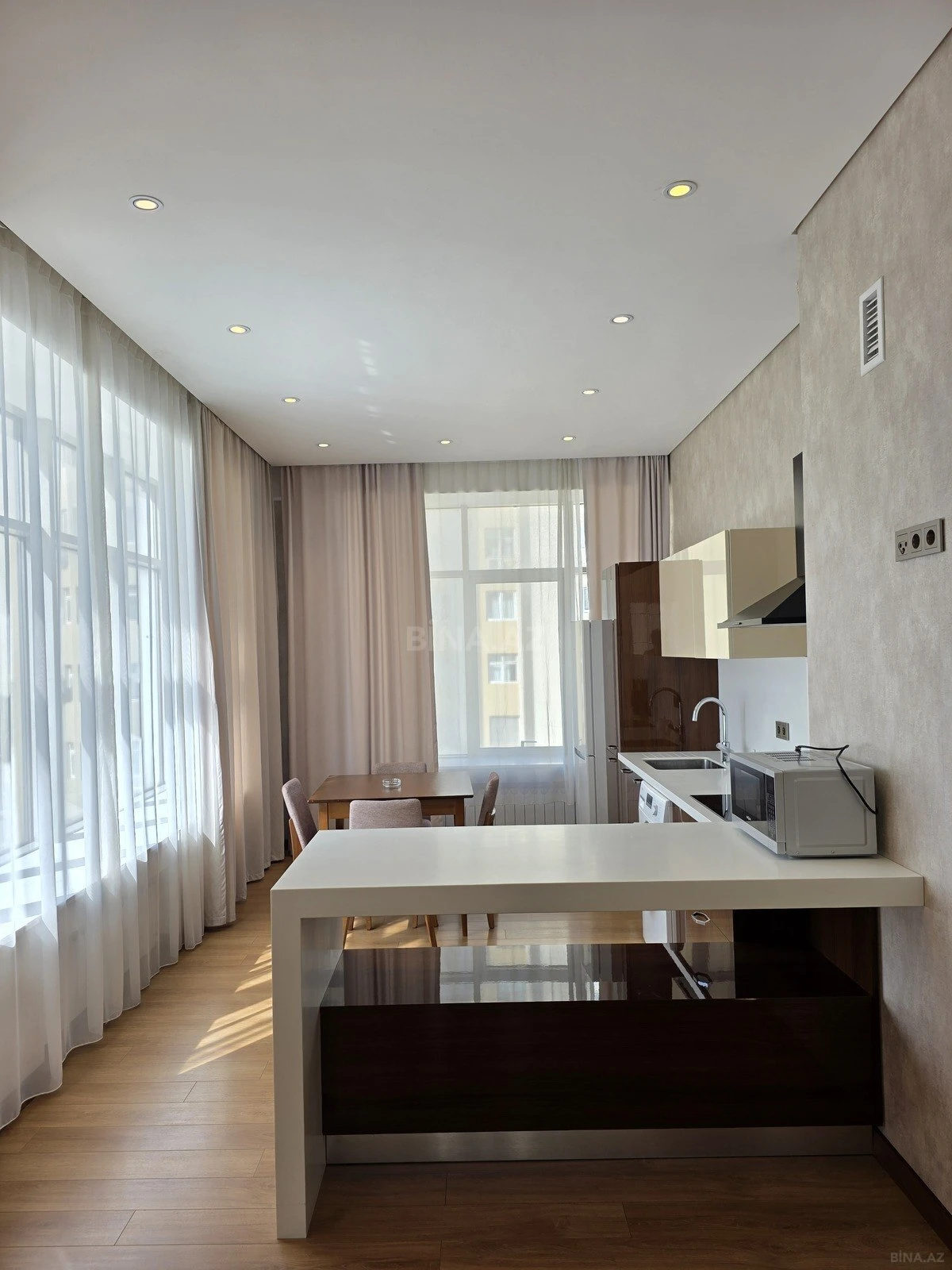 Kirayə verilir 4 otaqlı mənzil 180 m²