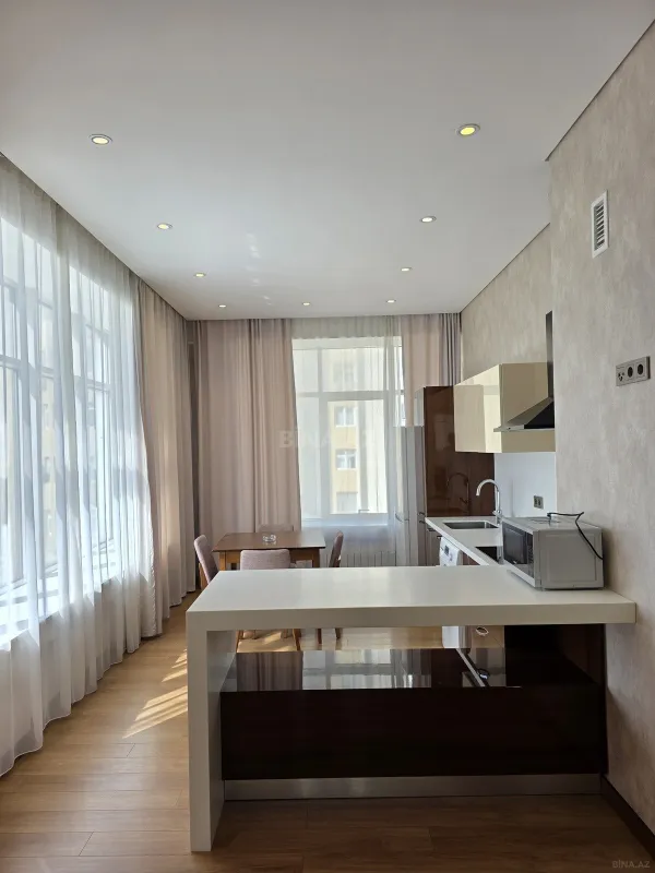 Kirayə verilir 4 otaqlı mənzil 180 m²