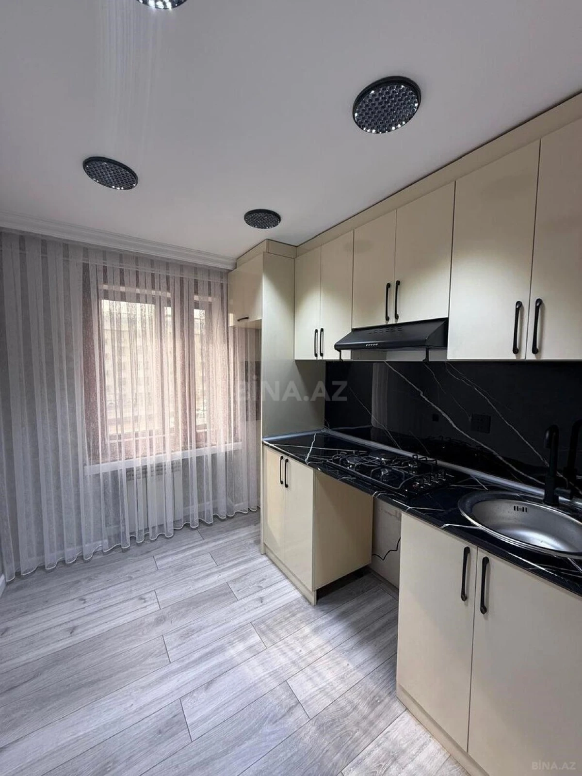 Satılır 3 otaqlı mənzil 76 m²