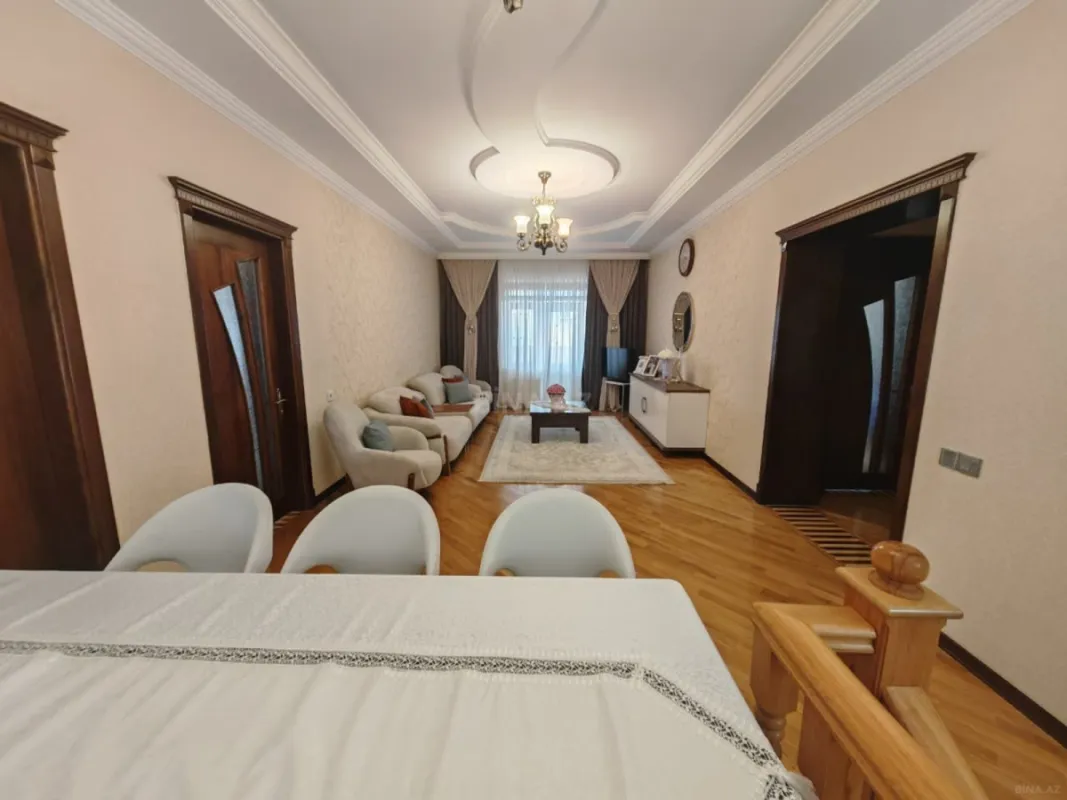 Satılır 6 otaqlı həyət evi 520 m²