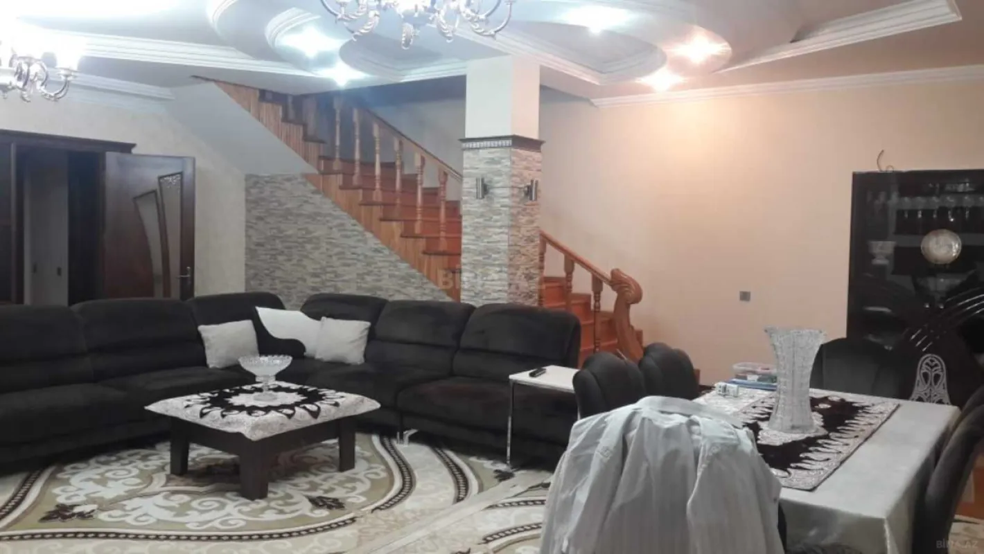 Satılır 6 otaqlı həyət evi 520 m²