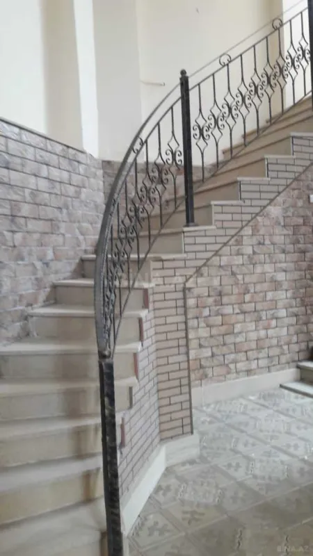 Satılır 6 otaqlı həyət evi 520 m²