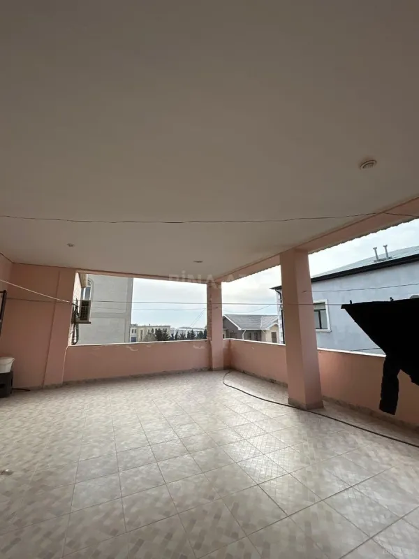 Satılır 6 otaqlı həyət evi 520 m²