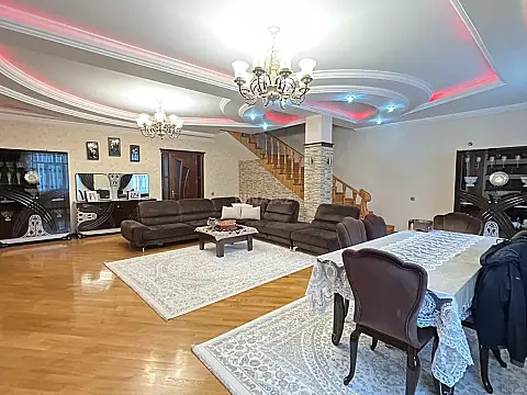 Satılır 6 otaqlı həyət evi 520 m²