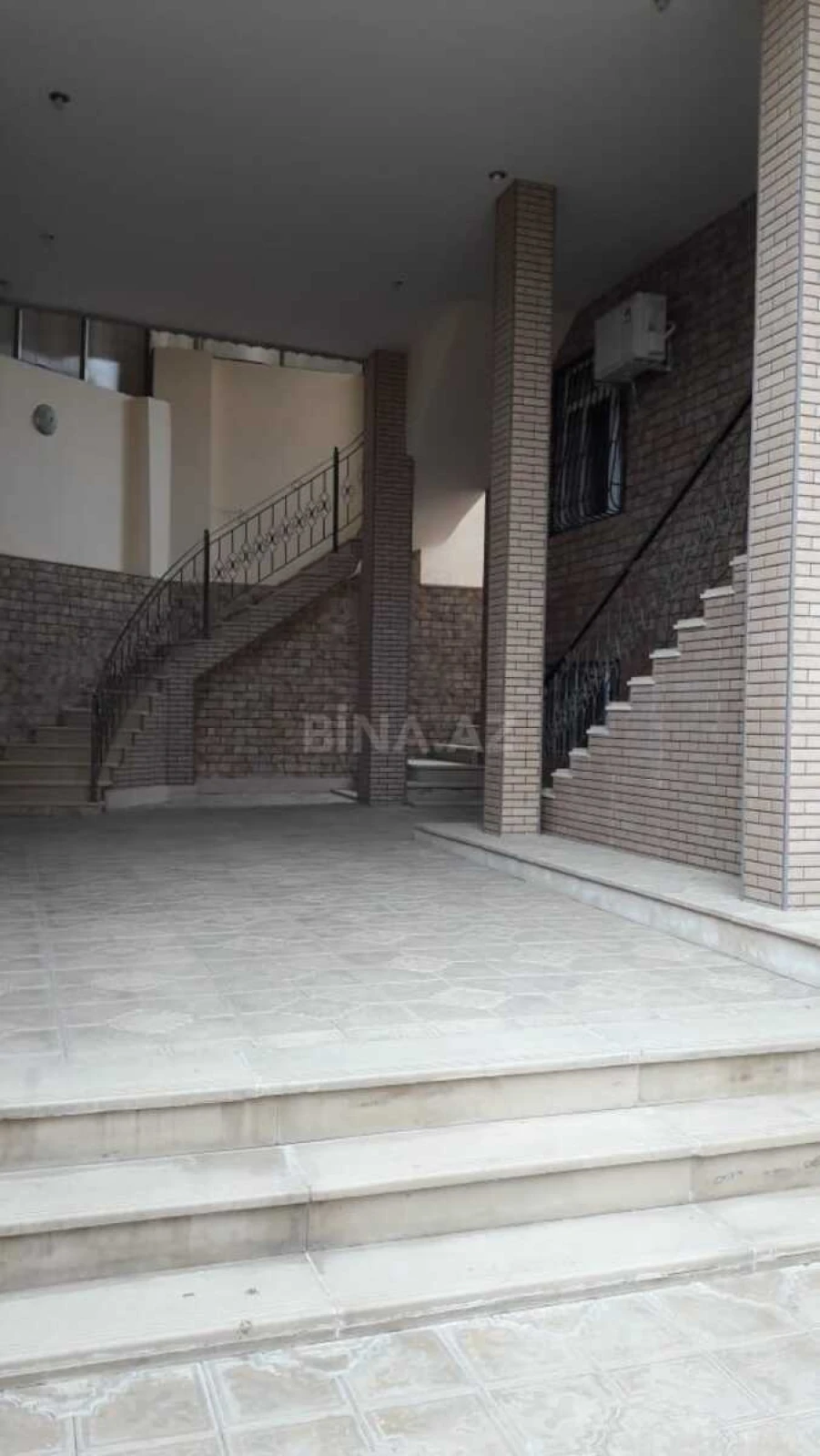 Satılır 6 otaqlı həyət evi 520 m²