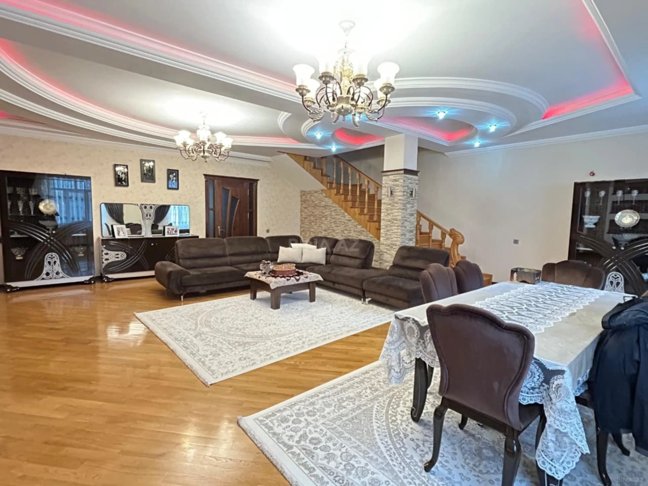 Satılır 6 otaqlı həyət evi 520 m²