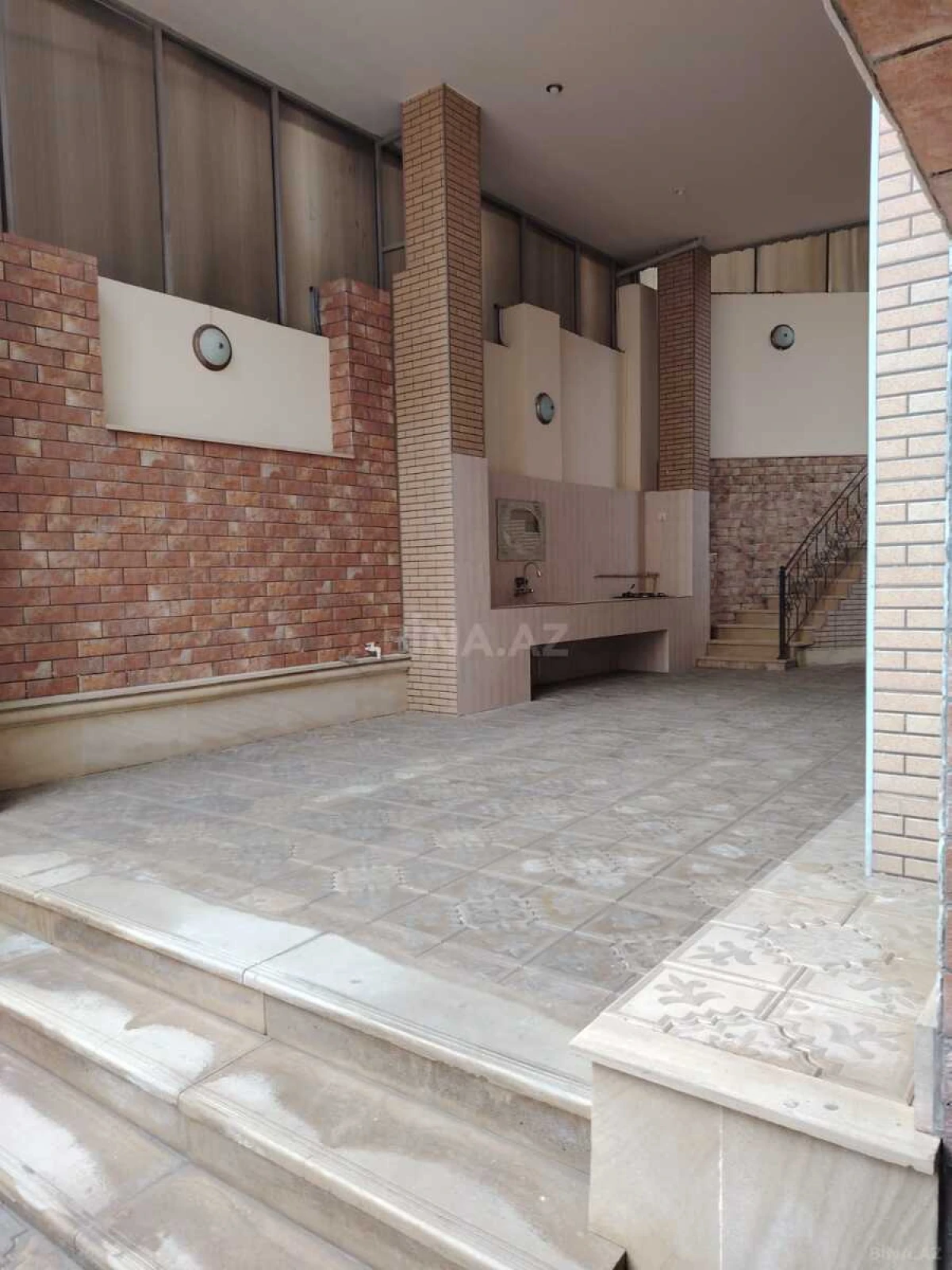 Satılır 6 otaqlı həyət evi 520 m²