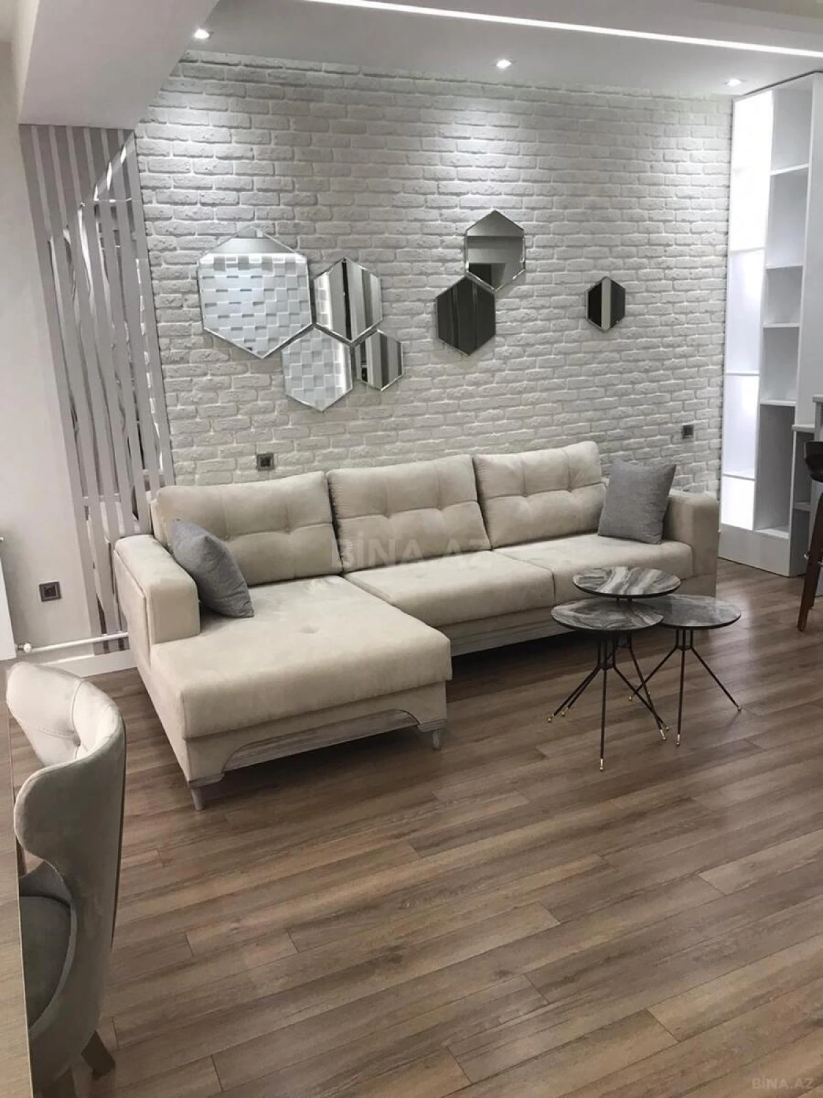 Kirayə verilir 2 otaqlı mənzil 76 m²