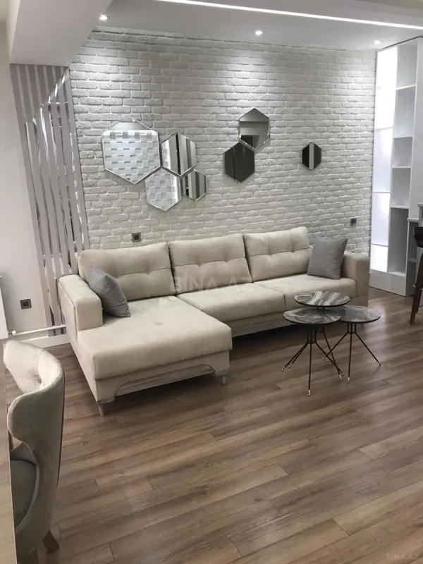 Kirayə verilir 2 otaqlı mənzil 76 m²