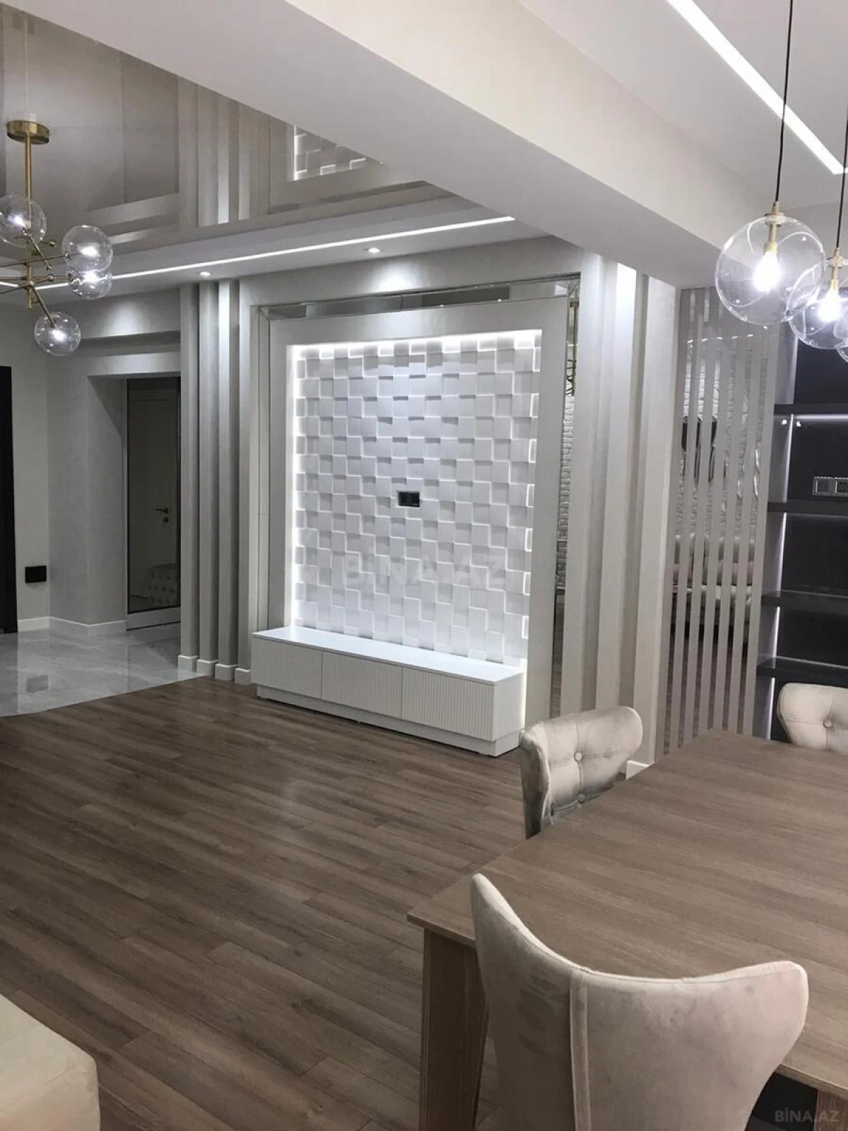 Kirayə verilir 2 otaqlı mənzil 76 m²