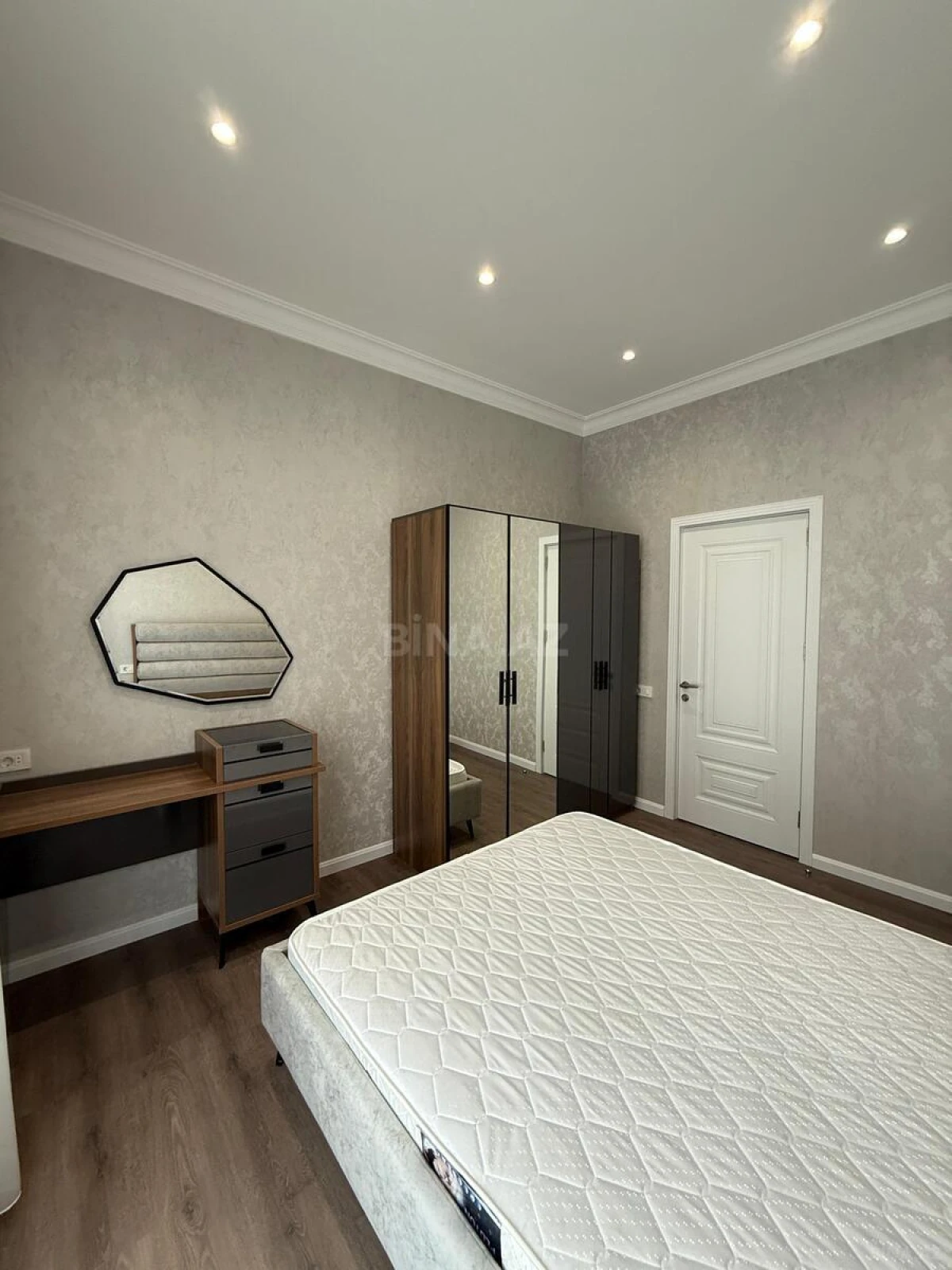 Kirayə verilir 3 otaqlı mənzil 125 m²