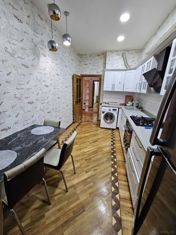 Kirayə verilir 2 otaqlı mənzil 93 m²