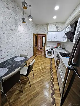 Kirayə verilir 2 otaqlı mənzil 93 m²